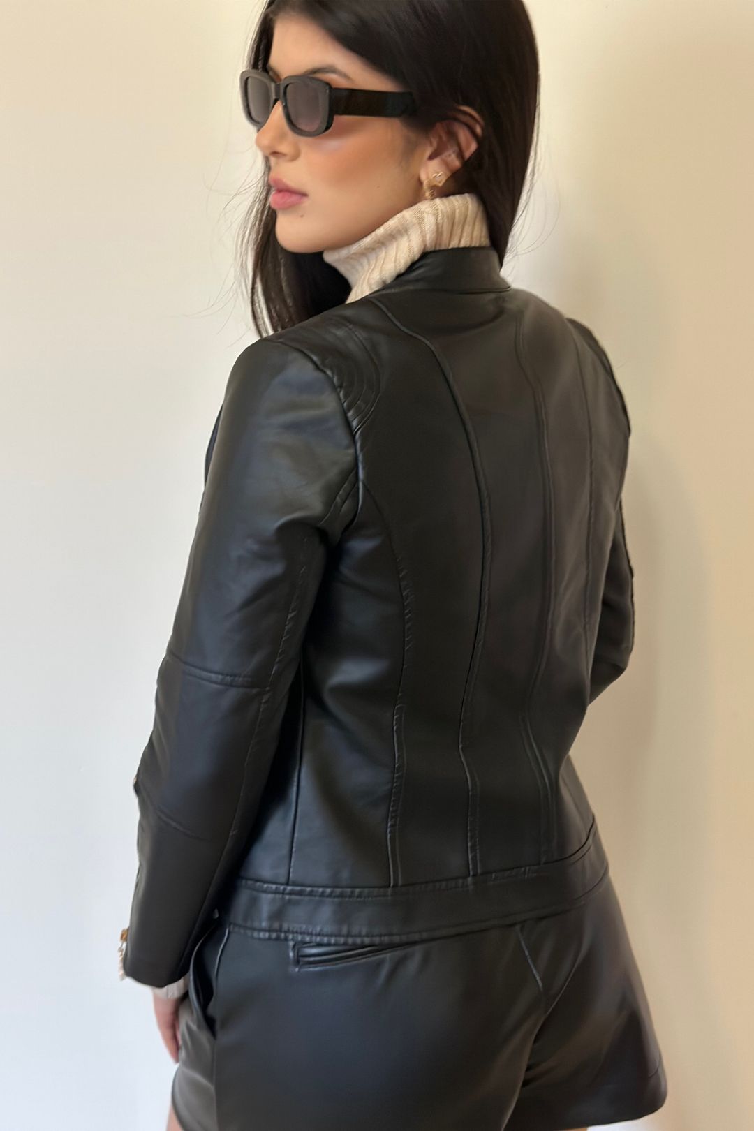Jaqueta Feminina de Couro Gola Alta